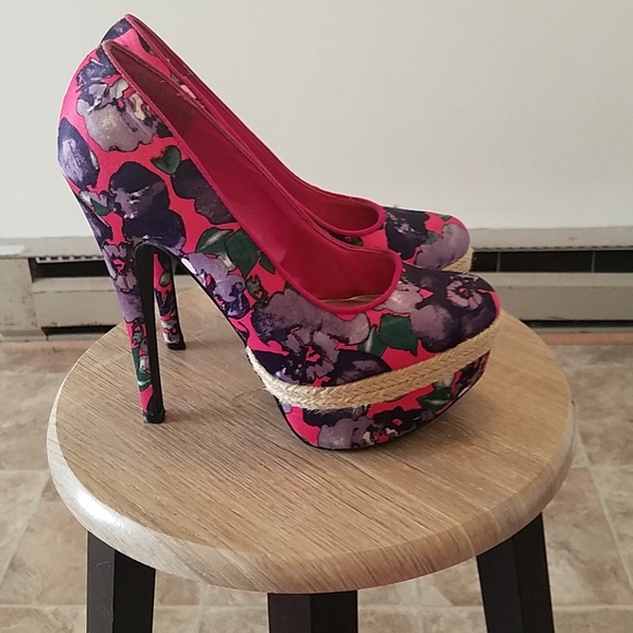 High-Heel Pumps - Picture 3 of 4